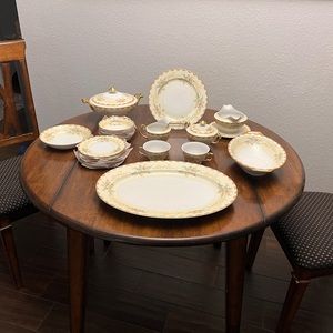 92 piece set of mid century Meito hand painted China dinner set